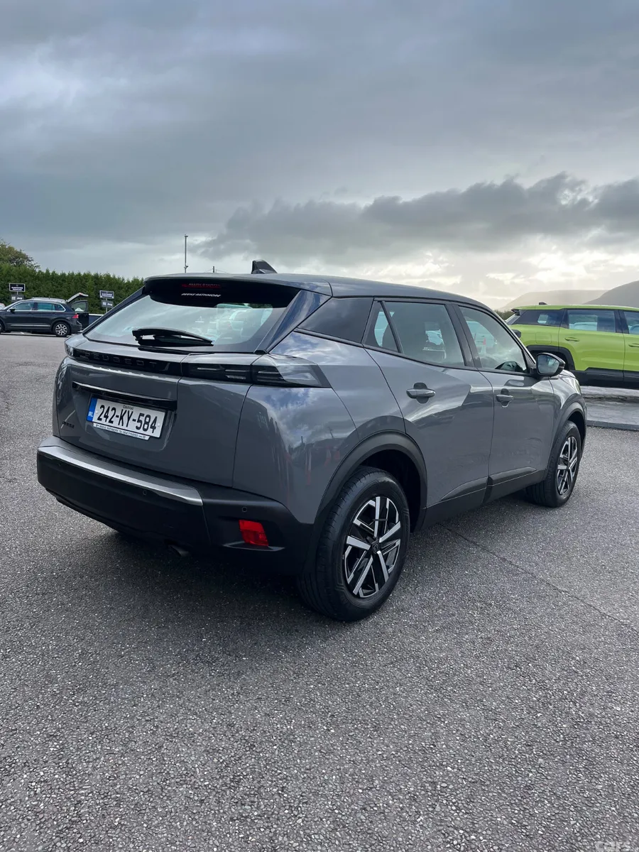 Peugeot 2008 MPV, Petrol, 2024, Grey