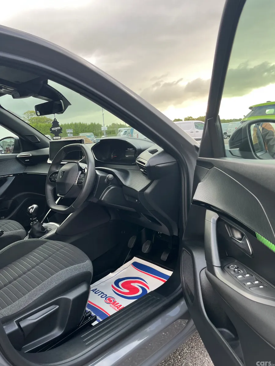 Peugeot 2008 MPV, Petrol, 2024, Grey