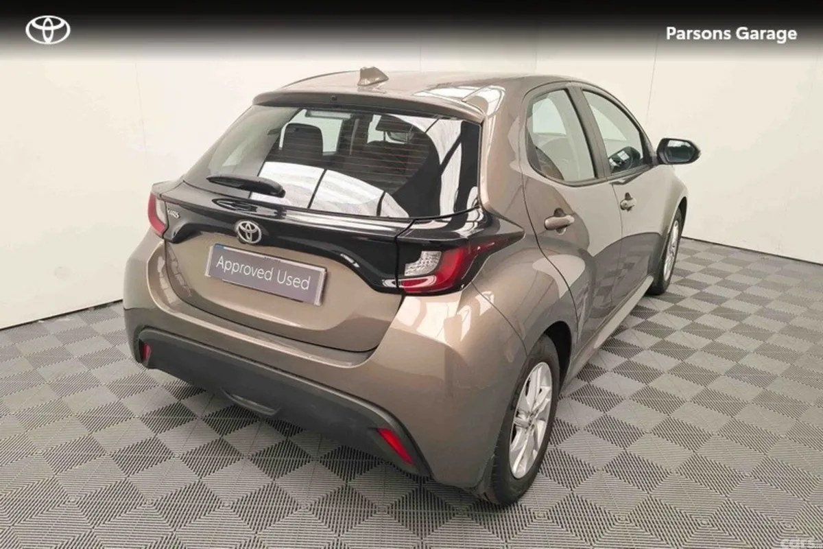 Toyota Yaris Hatchback, Petrol, 2024, Green