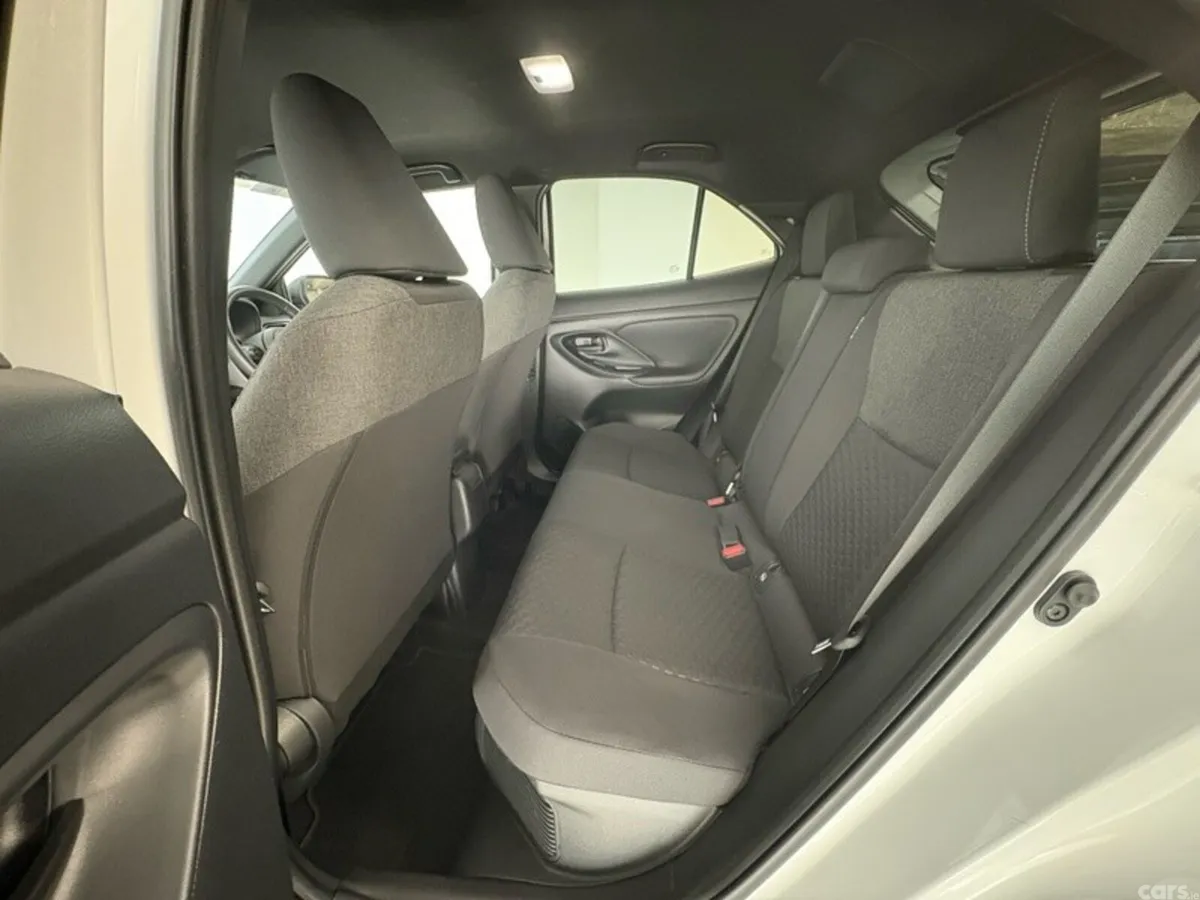 Toyota Yaris Cross Hatchback, Petrol Hybrid, 2024, White