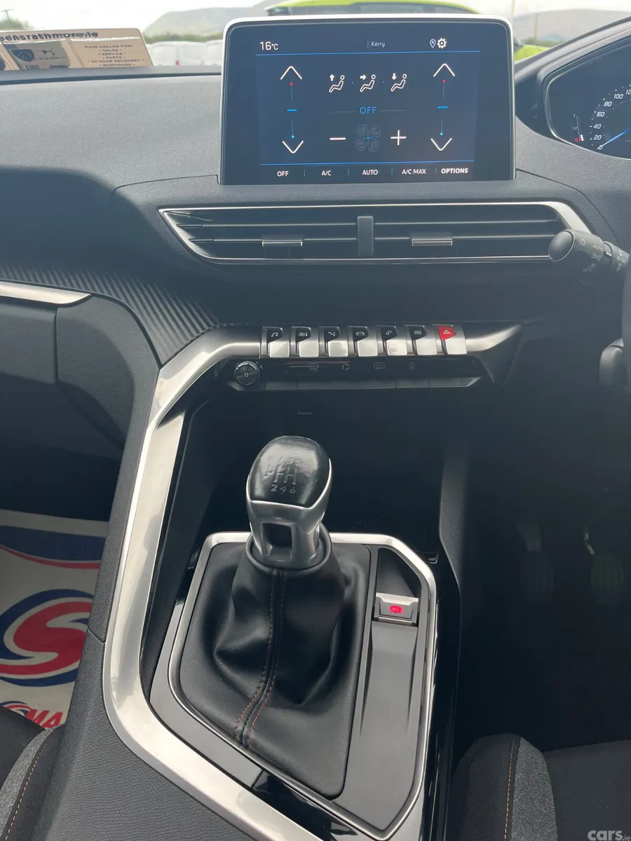 Peugeot 3008 MPV, Petrol, 2021, Red