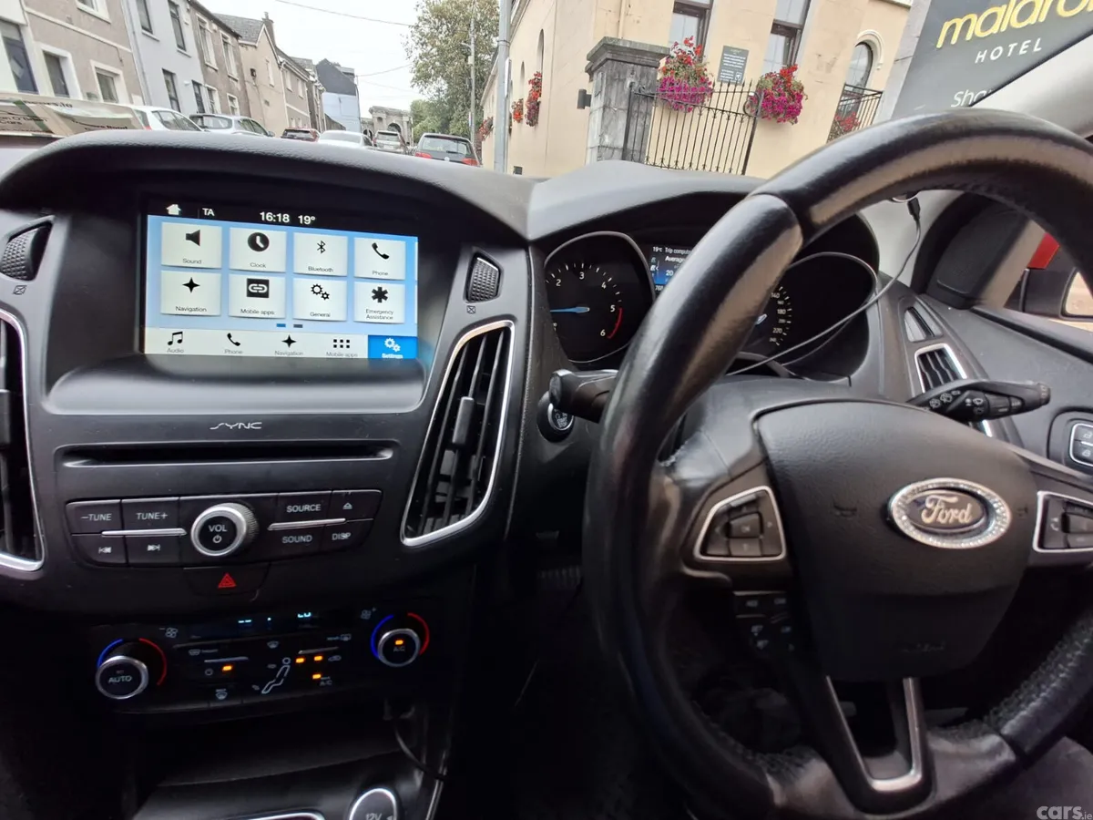 Ford Focus Hatchback, Diesel, 2018, Red