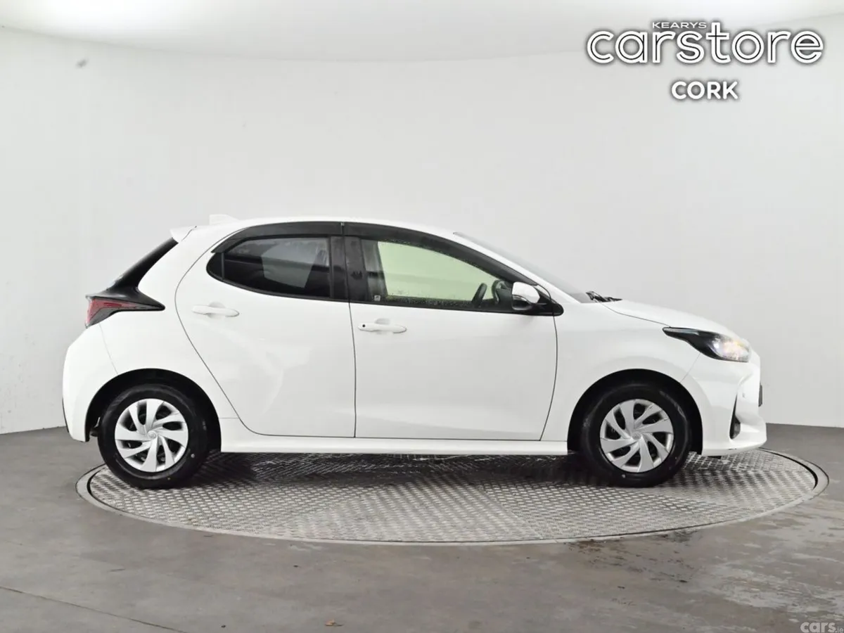 Toyota Yaris Hatchback, Petrol Hybrid, 2021, White