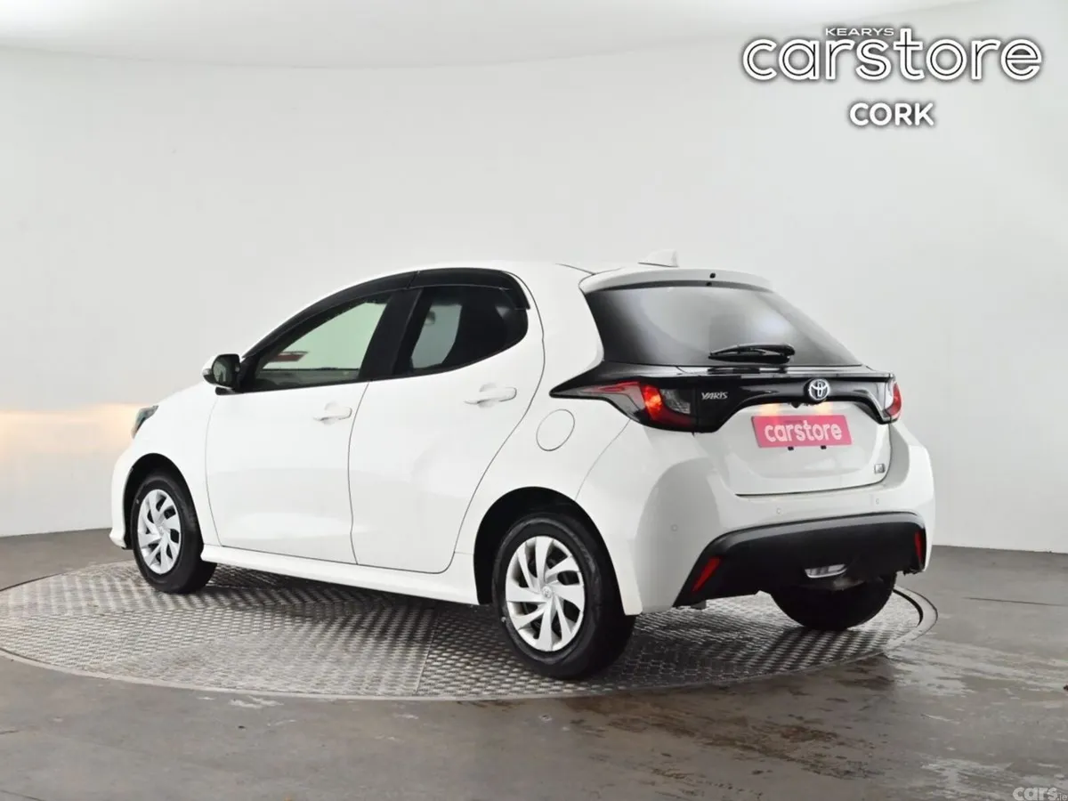 Toyota Yaris Hatchback, Petrol Hybrid, 2021, White