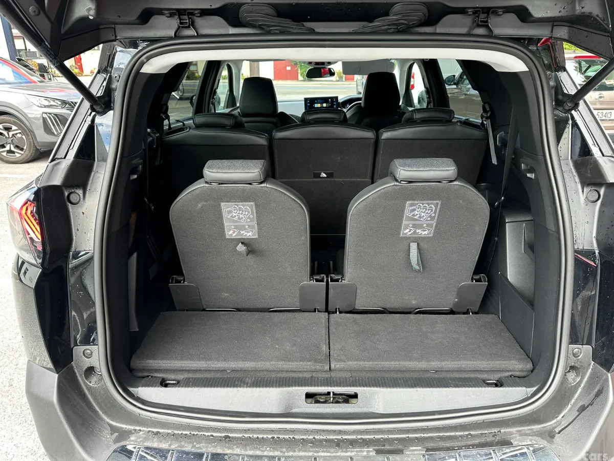 Peugeot 5008 MPV, Diesel, 2021, Black