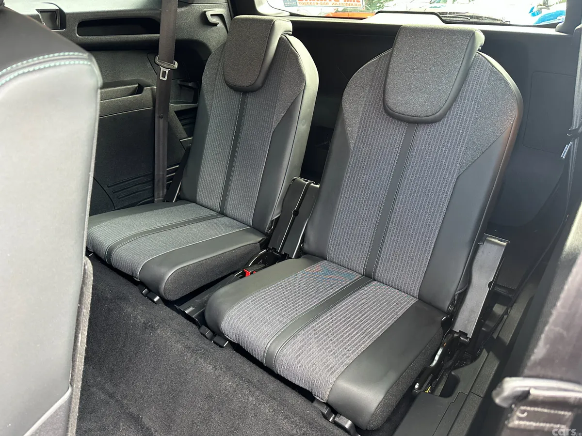 Peugeot 5008 MPV, Diesel, 2021, Black