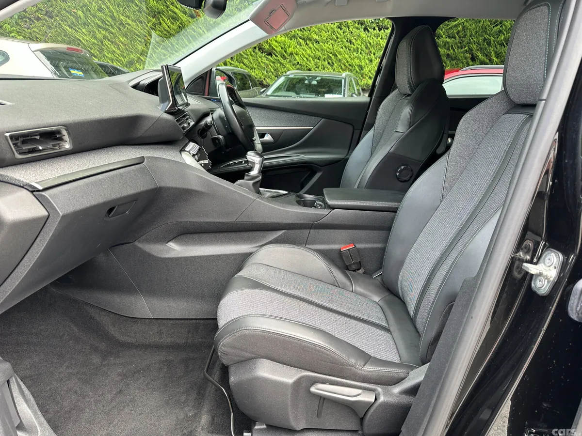 Peugeot 5008 MPV, Diesel, 2021, Black
