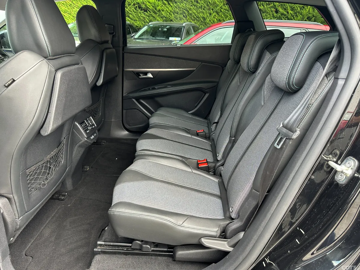 Peugeot 5008 MPV, Diesel, 2021, Black