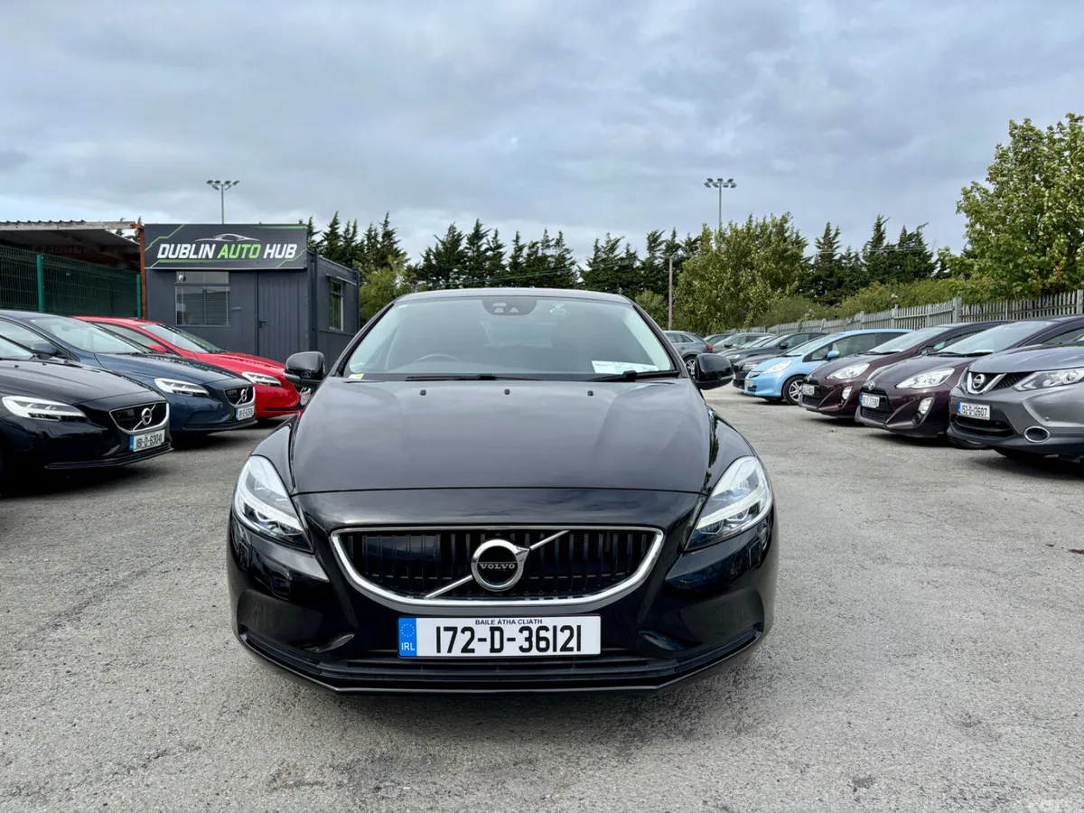 Volvo V40 Hatchback, Diesel, 2017, Black