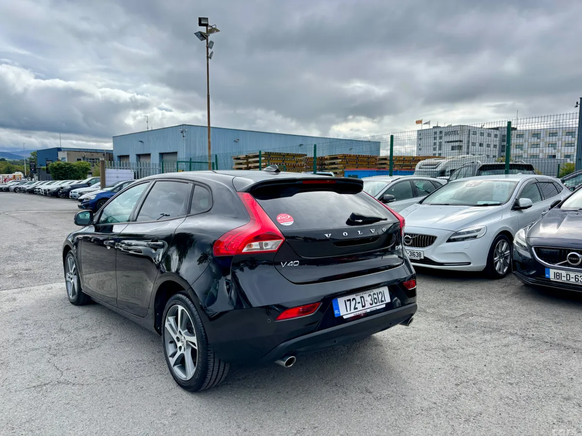 Volvo V40 Hatchback, Diesel, 2017, Black