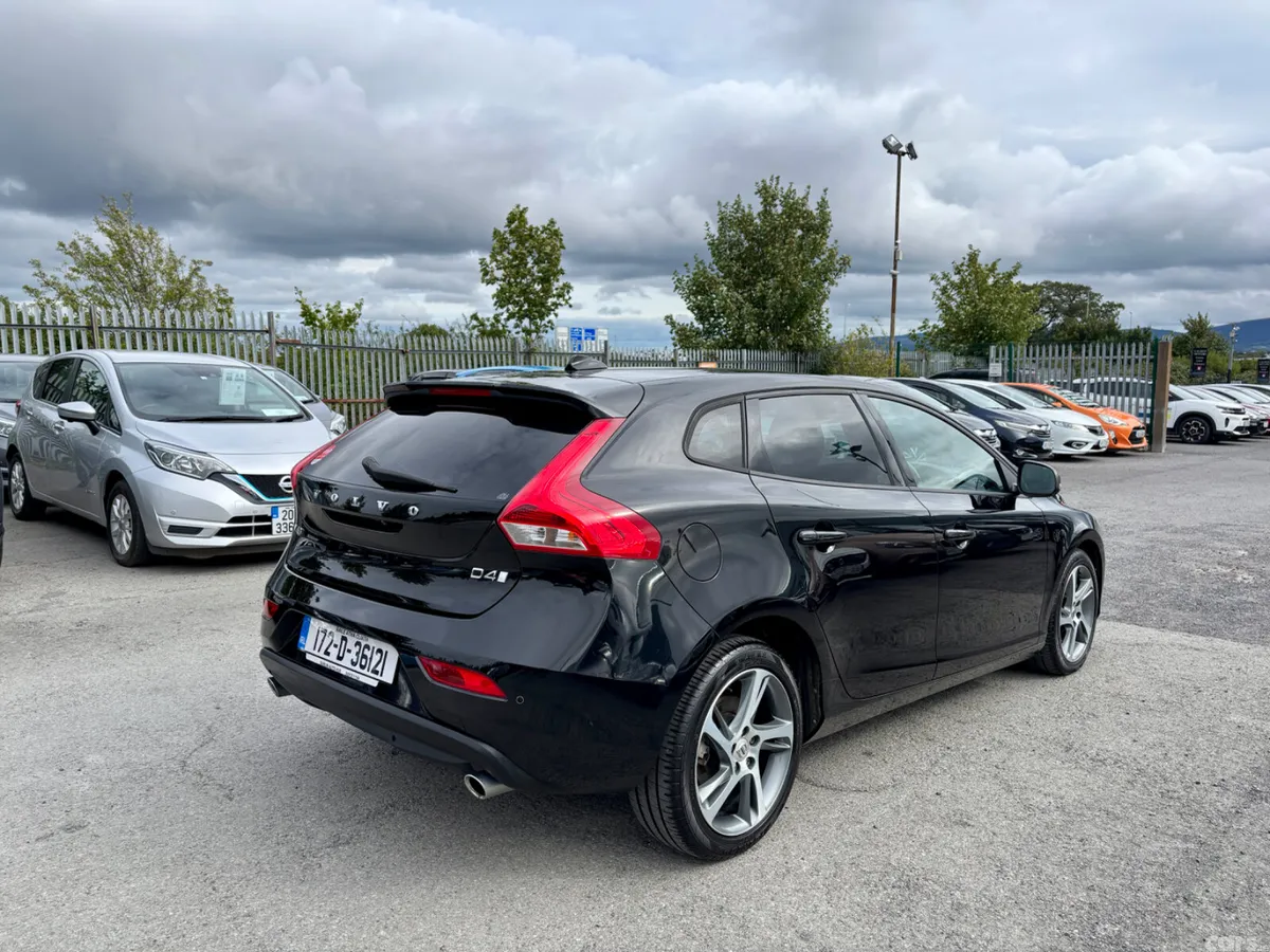 Volvo V40 Hatchback, Diesel, 2017, Black