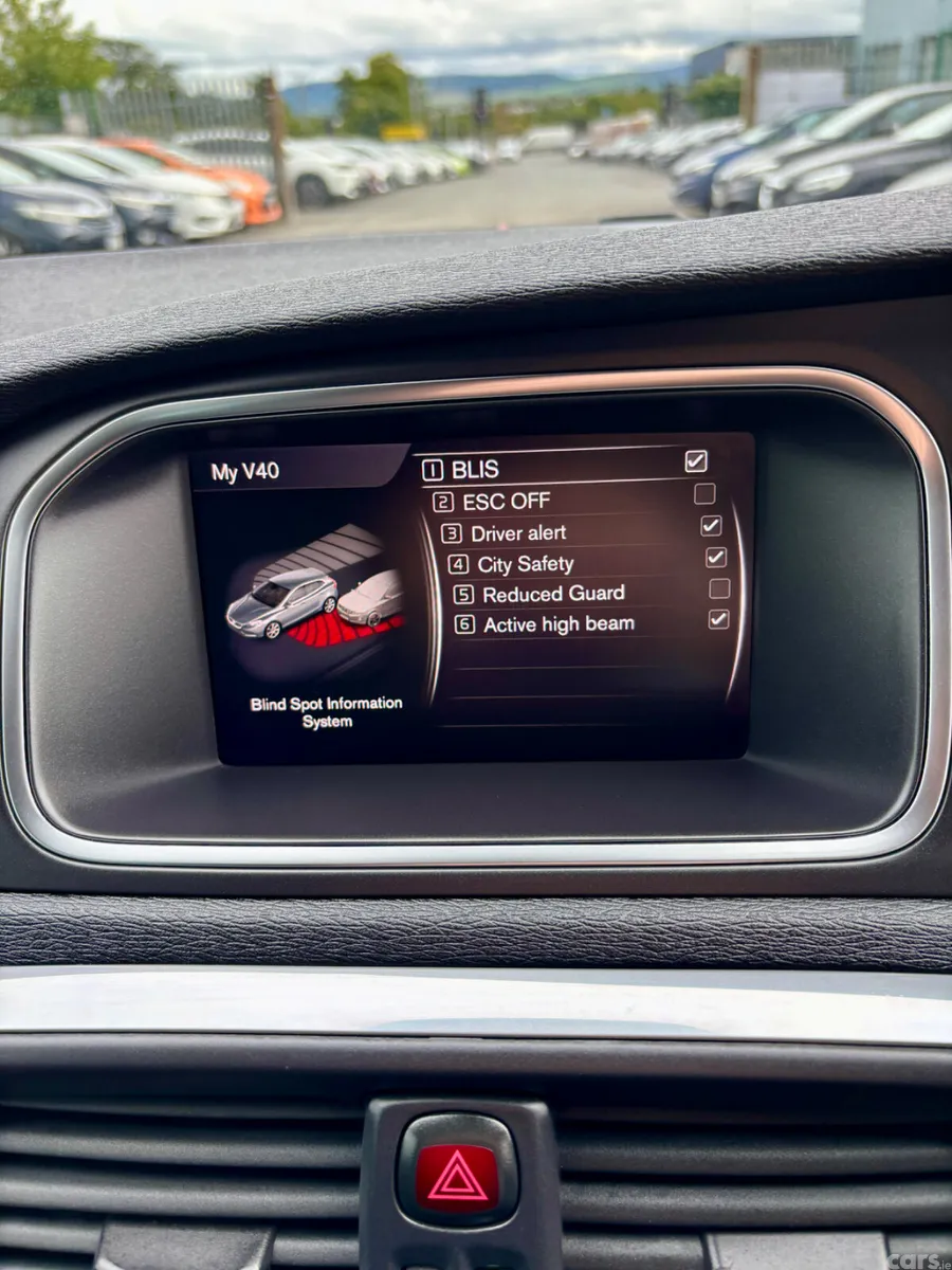 Volvo V40 Hatchback, Diesel, 2017, Black