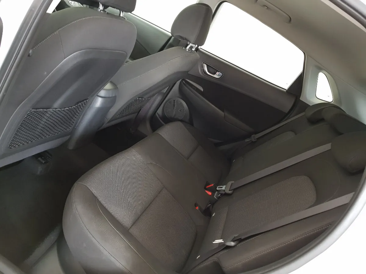 Hyundai KONA MPV, Diesel, 2021, White