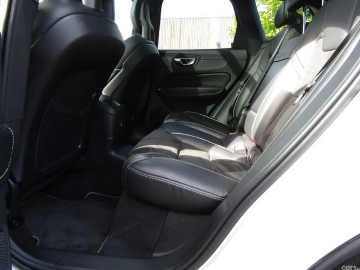 Volvo XC60 Estate, Petrol Plug-in Hybrid, 2018, White