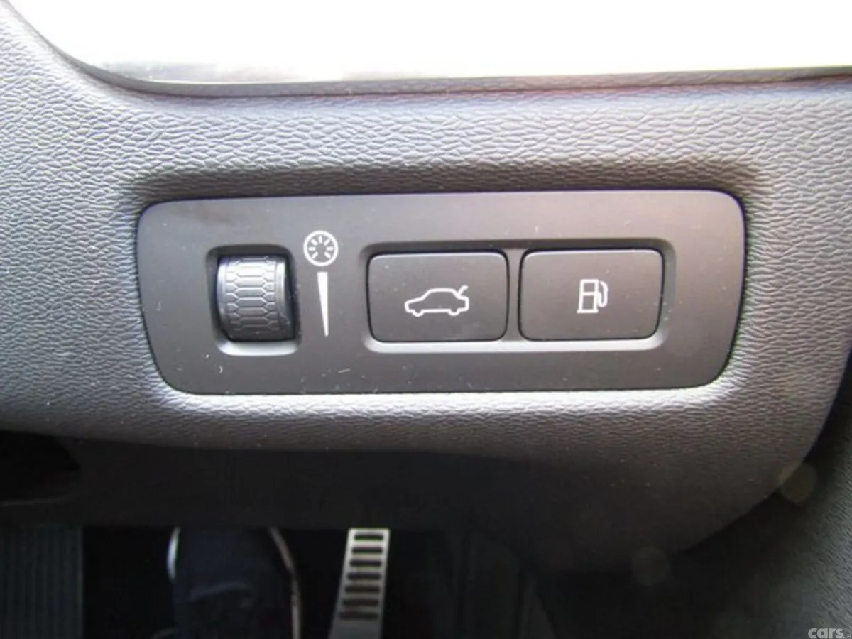 Volvo XC60 Estate, Petrol Plug-in Hybrid, 2018, White