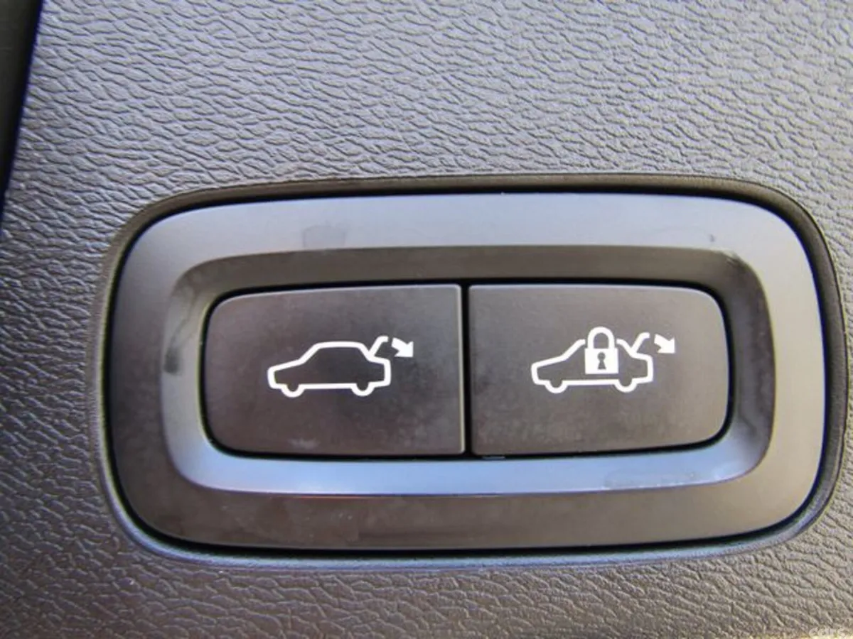 Volvo XC60 Estate, Petrol Plug-in Hybrid, 2018, White