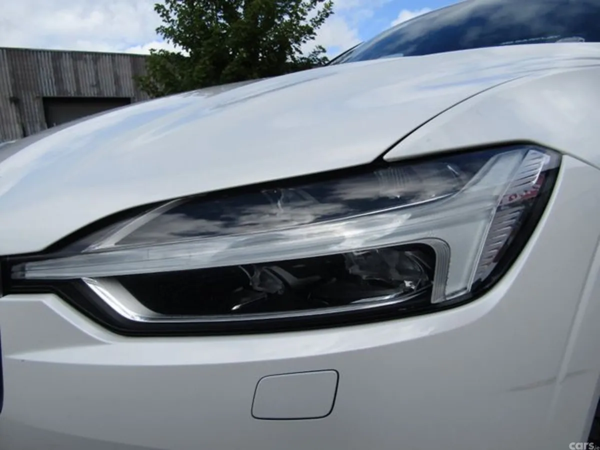 Volvo XC60 Estate, Petrol Plug-in Hybrid, 2018, White