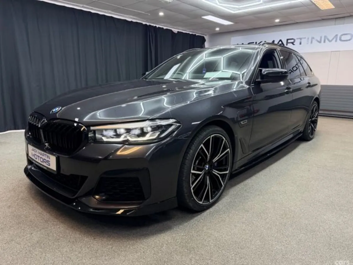 BMW 5-Series Estate, Petrol Hybrid, 2022, Grey