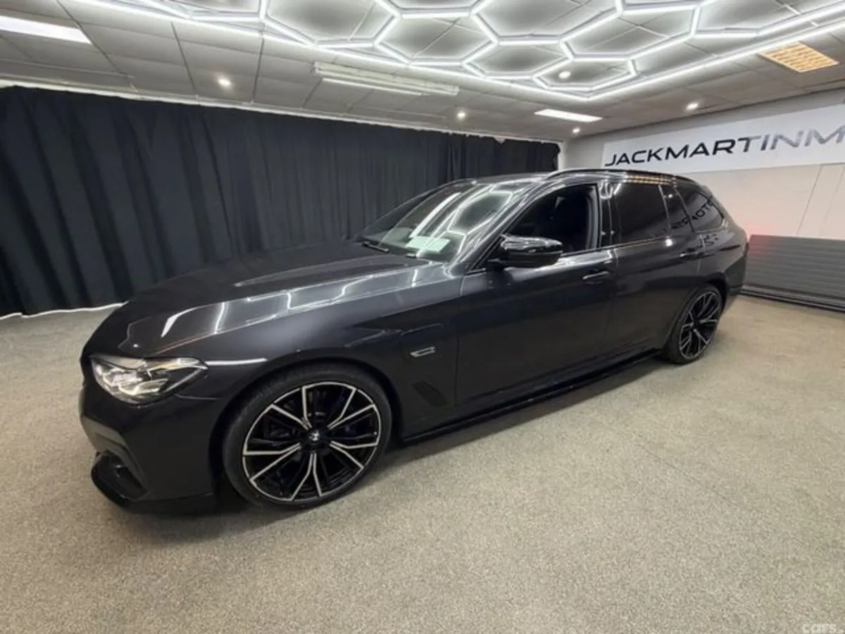 BMW 5-Series Estate, Petrol Hybrid, 2022, Grey