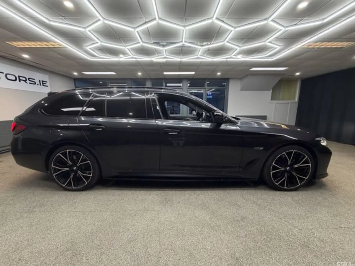 BMW 5-Series Estate, Petrol Hybrid, 2022, Grey