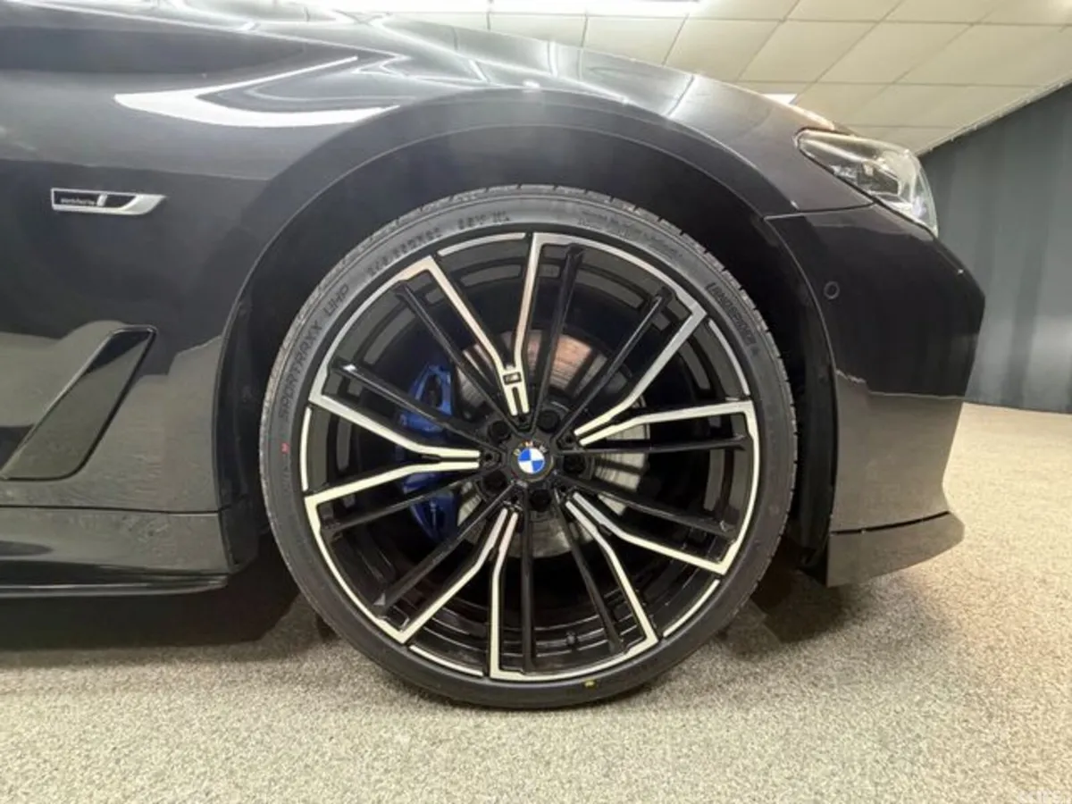 BMW 5-Series Estate, Petrol Hybrid, 2022, Grey