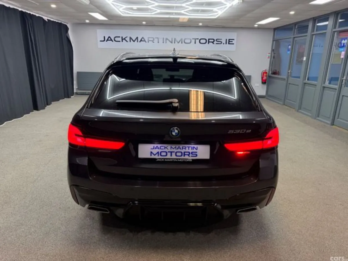 BMW 5-Series Estate, Petrol Hybrid, 2022, Grey