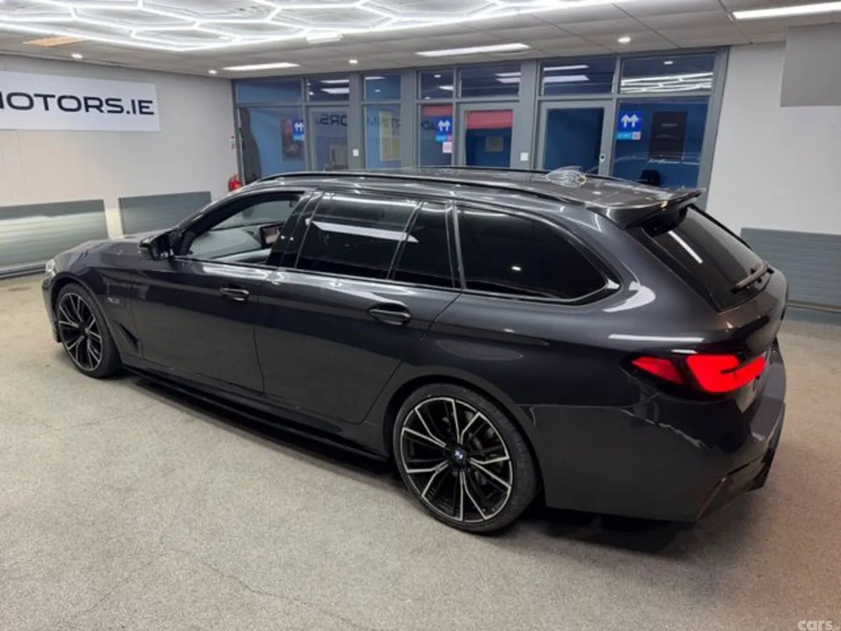 BMW 5-Series Estate, Petrol Hybrid, 2022, Grey