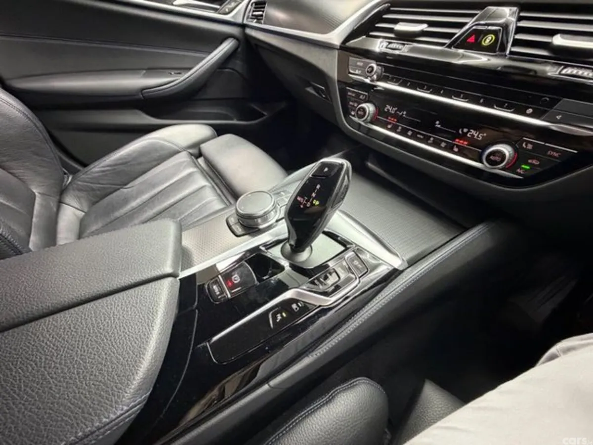 BMW 5-Series Estate, Petrol Hybrid, 2022, Grey