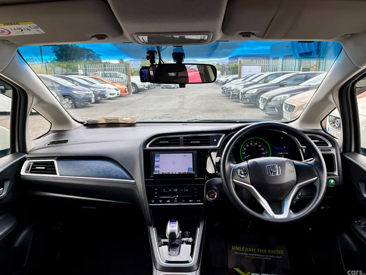 Honda Shuttle MPV, Petrol Hybrid, 2015, White
