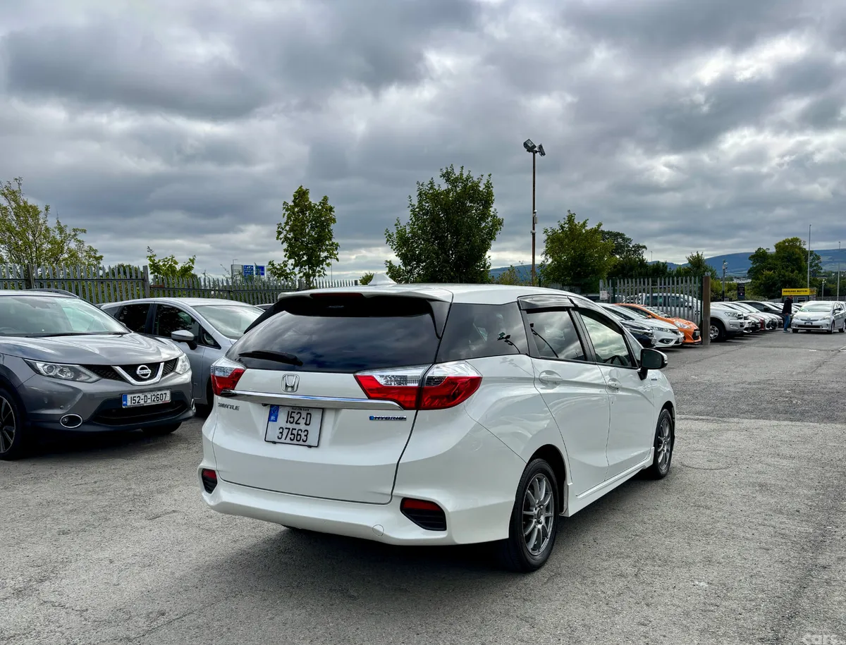 Honda Shuttle MPV, Petrol Hybrid, 2015, White
