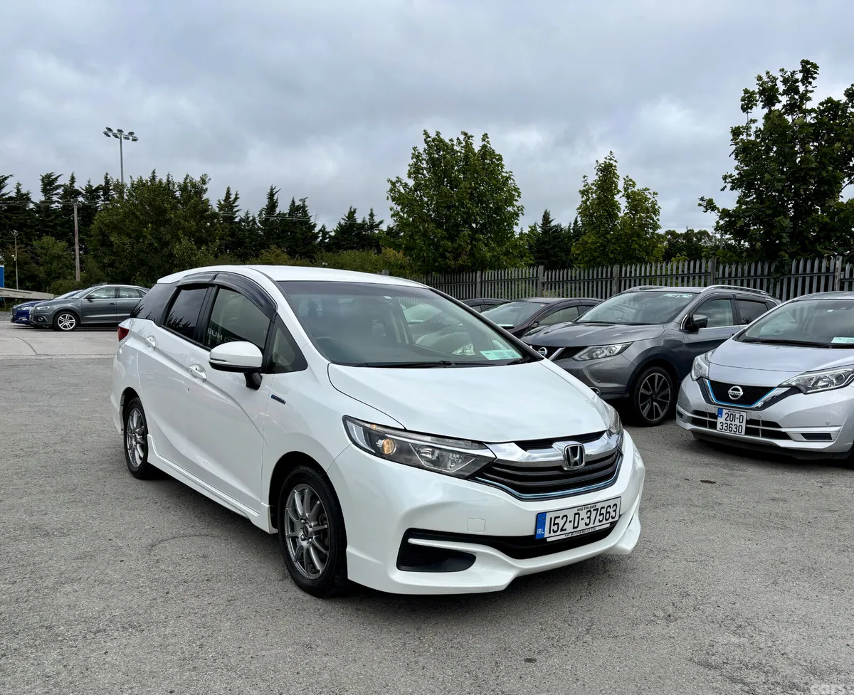 Honda Shuttle MPV, Petrol Hybrid, 2015, White