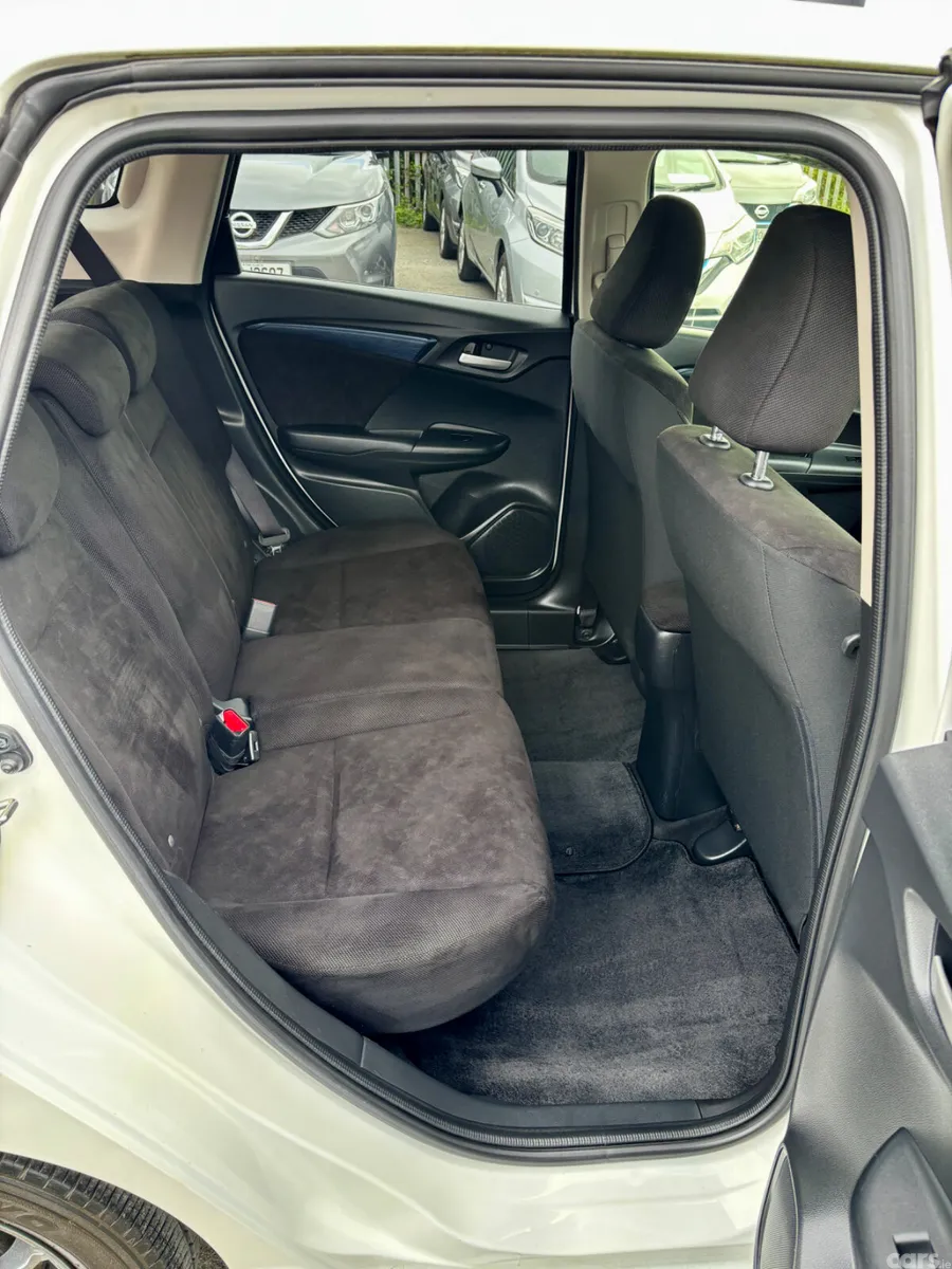 Honda Shuttle MPV, Petrol Hybrid, 2015, White