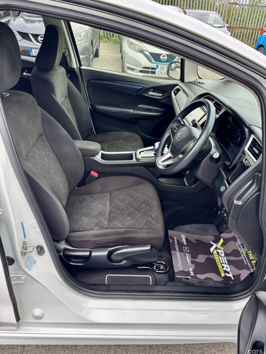 Honda Shuttle MPV, Petrol Hybrid, 2015, White