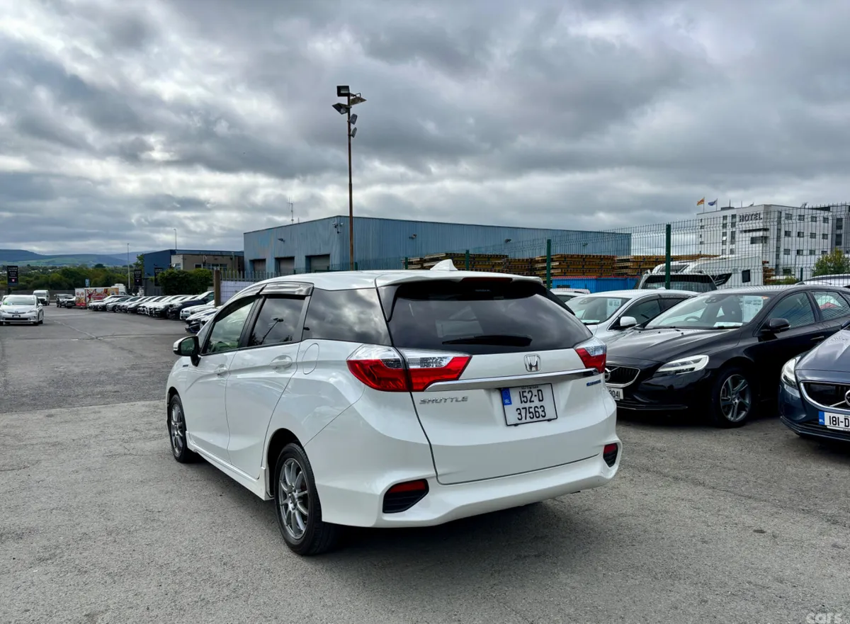 Honda Shuttle MPV, Petrol Hybrid, 2015, White
