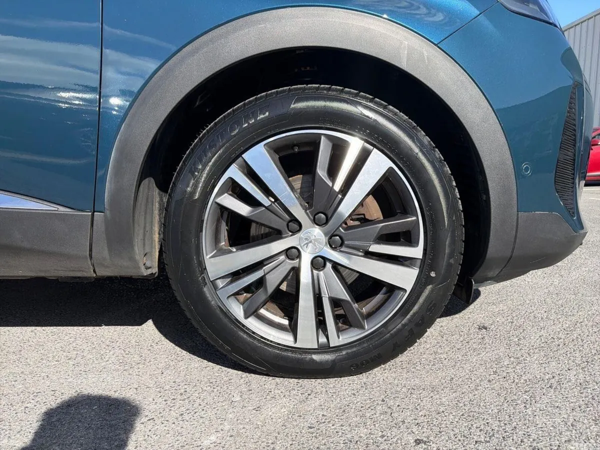 Peugeot 5008 MPV, Diesel, 2023, Blue