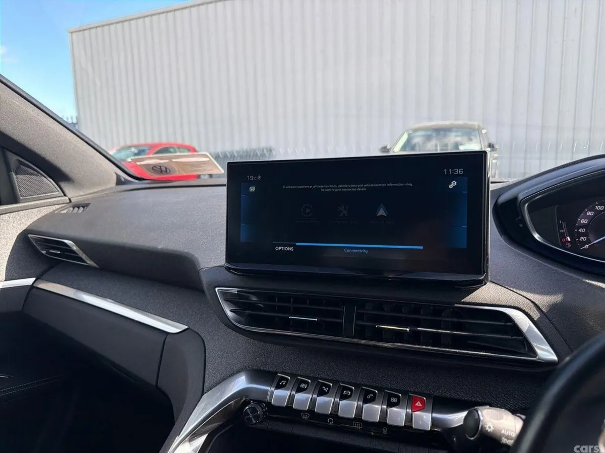 Peugeot 5008 MPV, Diesel, 2023, Blue
