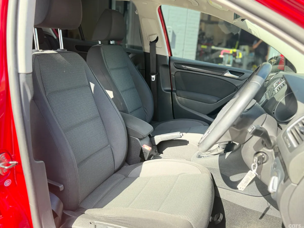 Volkswagen Golf Hatchback, Petrol, 2011, Red