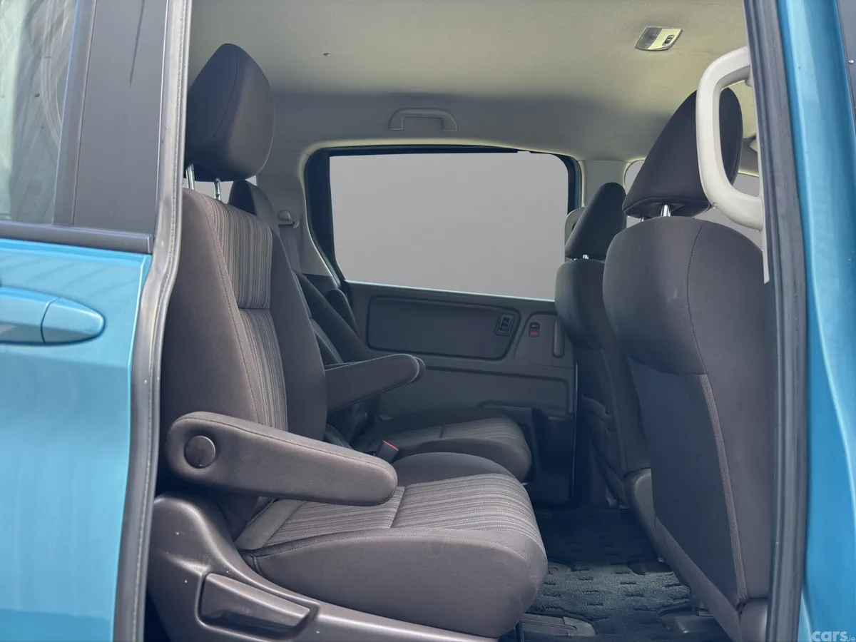 Honda Freed MPV, Petrol Hybrid, 2017, Blue