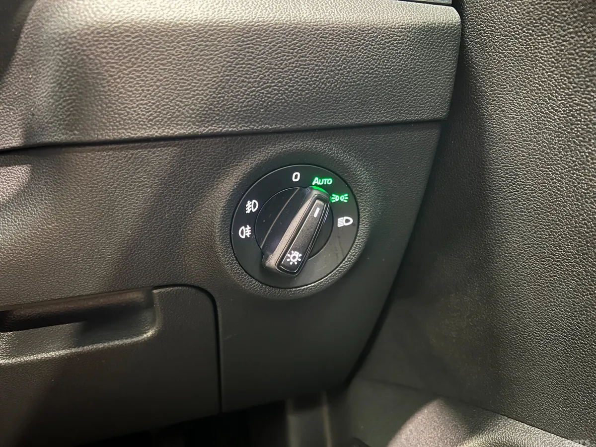 Skoda Karoq SUV, Diesel, 2024, Grey