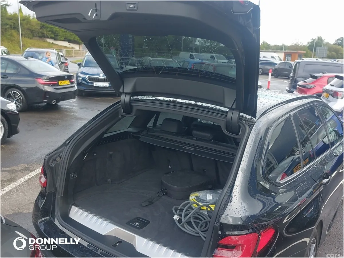 BMW 5-Series Estate, Petrol Hybrid, 2022, Black