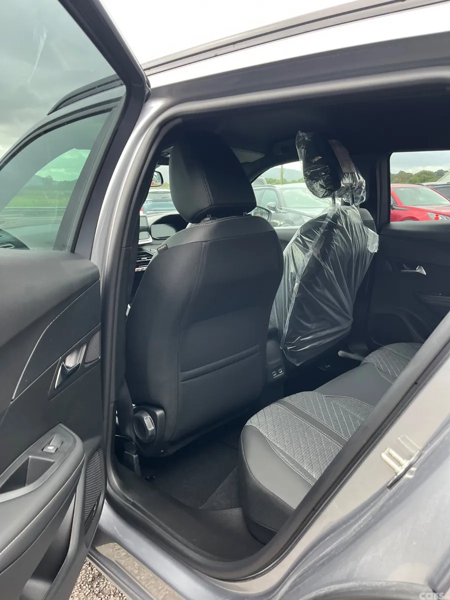 Peugeot 2008 MPV, Electric, 2026, Grey