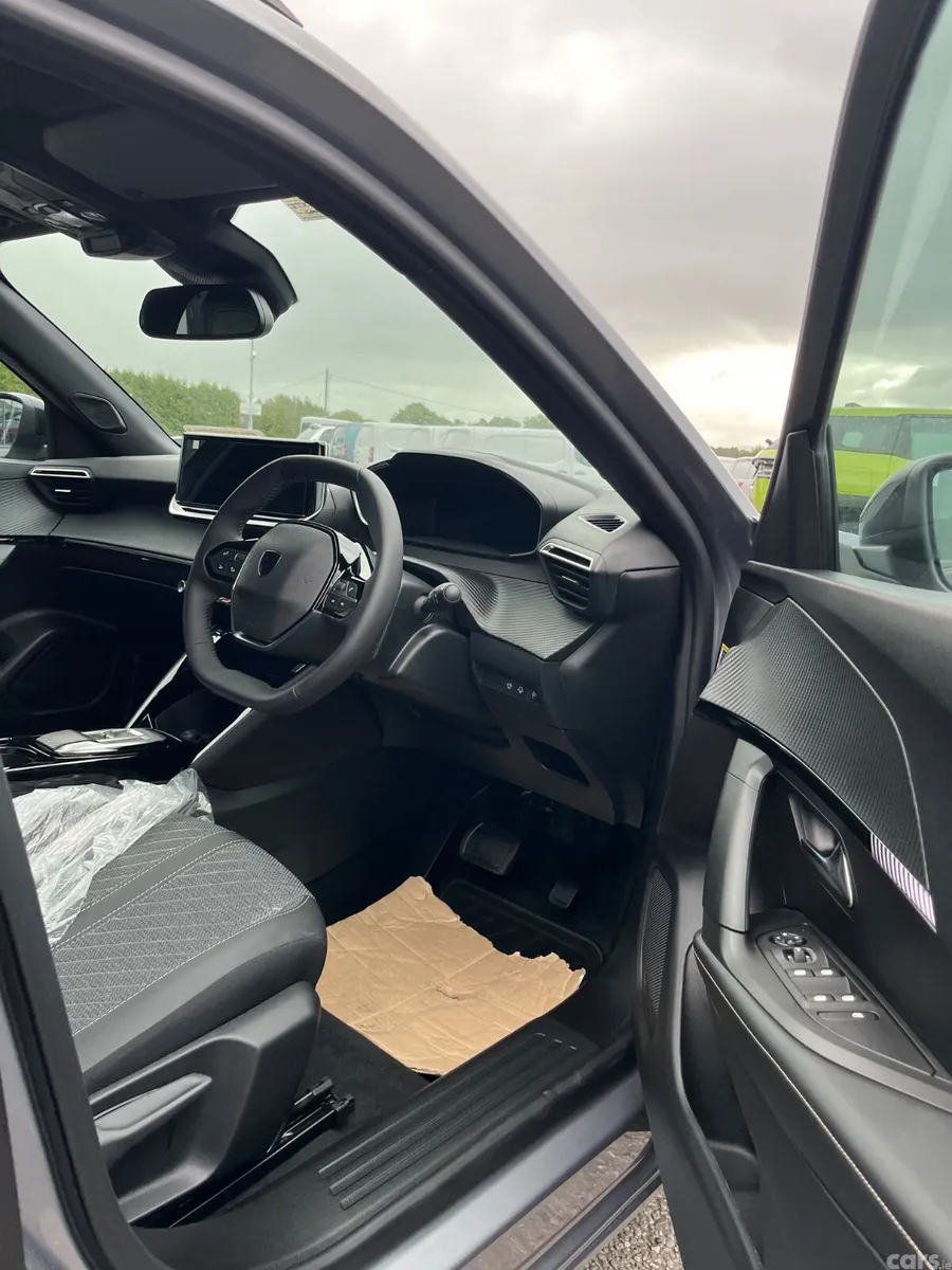Peugeot 2008 MPV, Electric, 2026, Grey