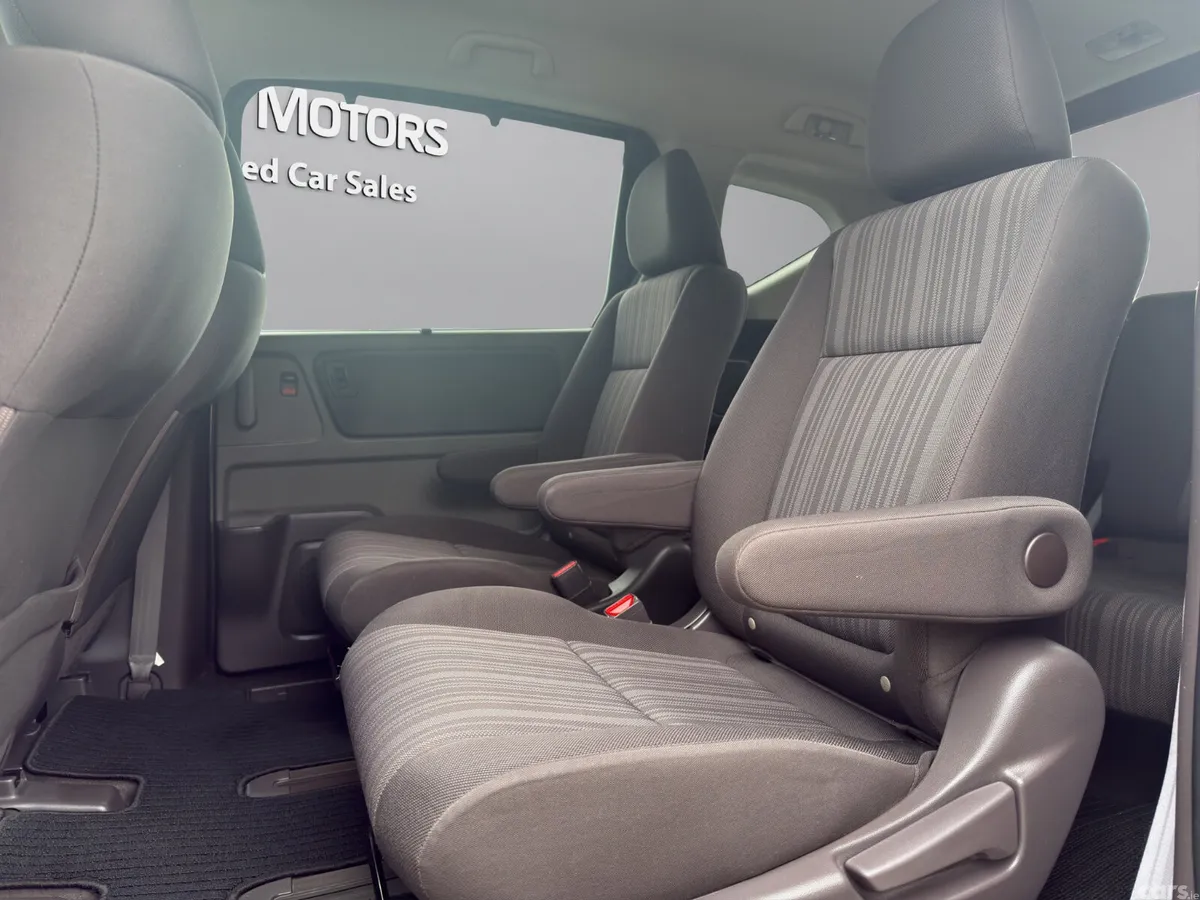 Honda Freed MPV, Petrol Hybrid, 2017, Grey