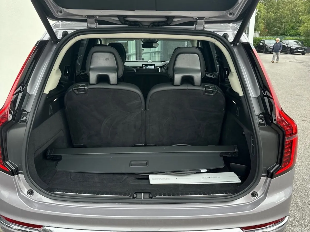 Volvo XC90 SUV, Petrol Plug-in Hybrid, 2025, Silver