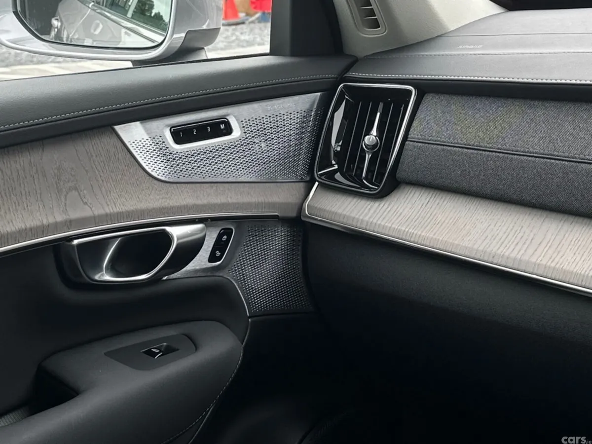 Volvo XC90 SUV, Petrol Plug-in Hybrid, 2025, Silver