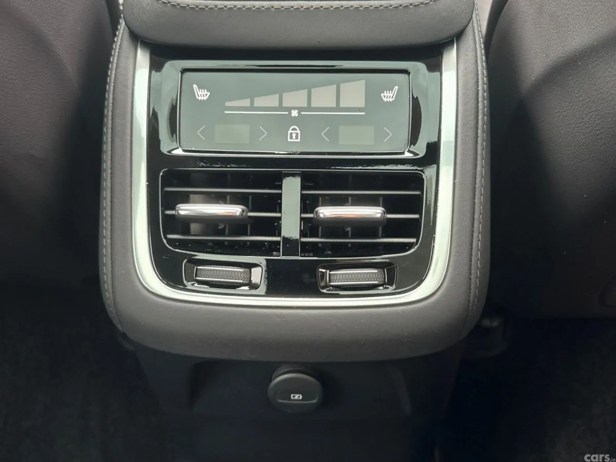 Volvo XC90 SUV, Petrol Plug-in Hybrid, 2025, Silver