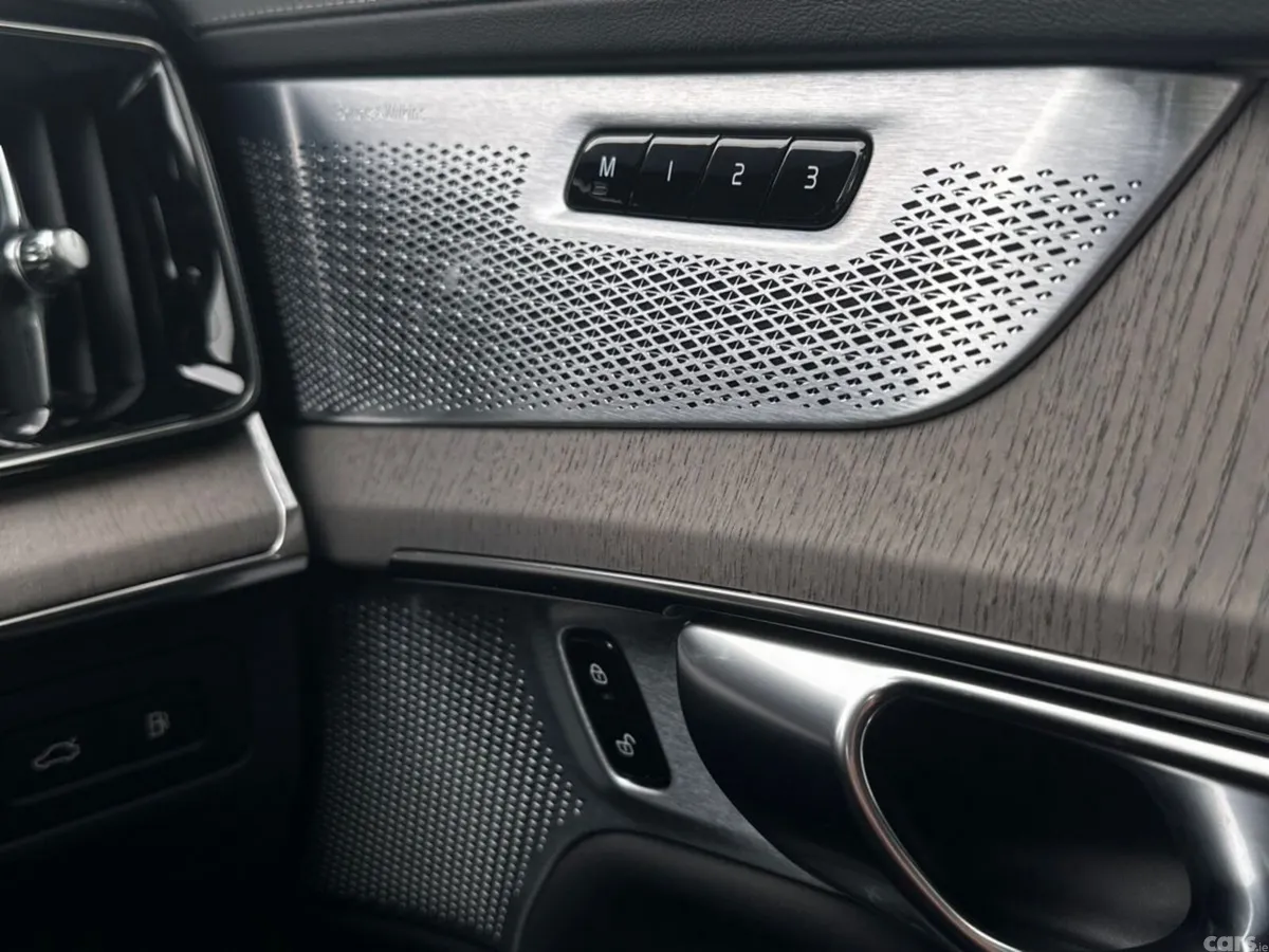 Volvo XC90 SUV, Petrol Plug-in Hybrid, 2025, Silver