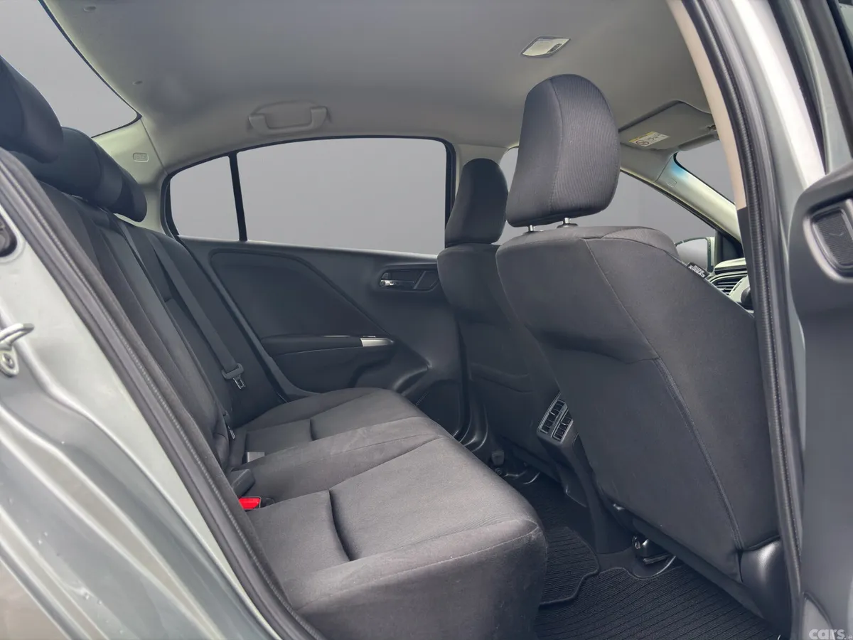 Honda Grace Saloon, Petrol Hybrid, 2016, Silver
