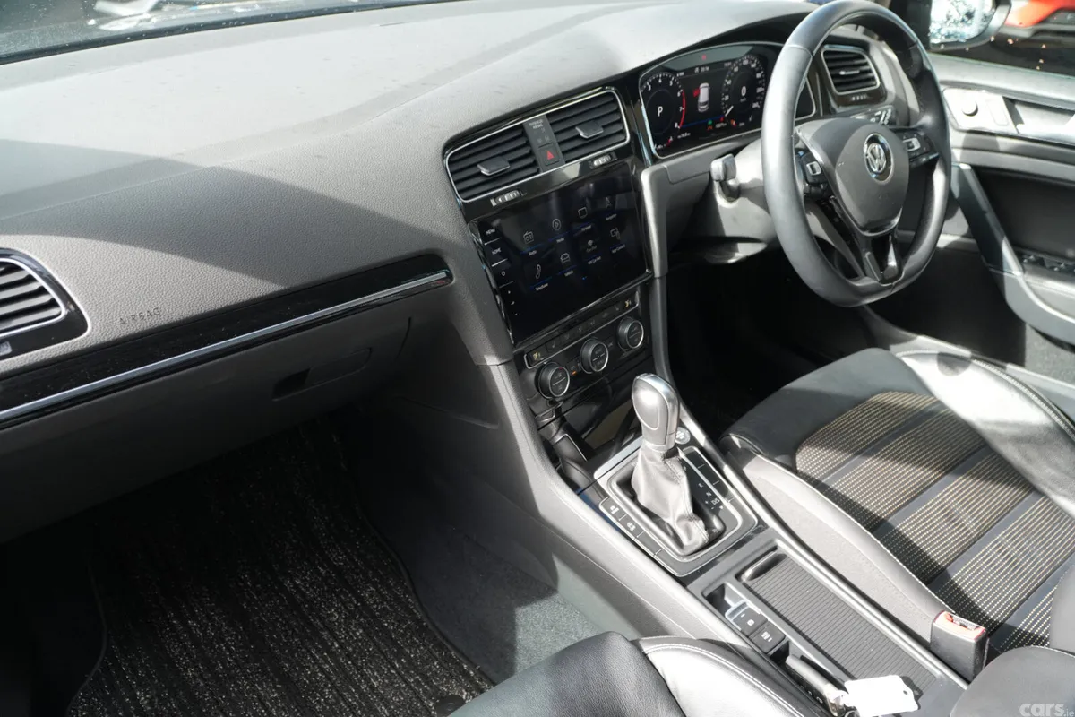 Volkswagen Golf Hatchback, Petrol, 2018, Black