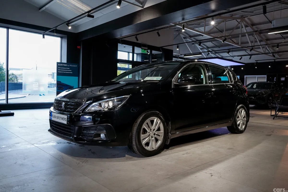 Peugeot 308 Hatchback, Petrol, 2020, Black